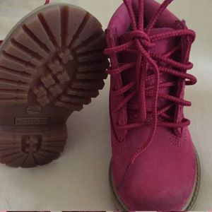 Girls timberlands boots color pink size 4